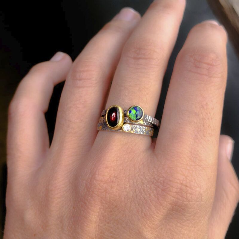 Anillo apilable opalo negro 5mm plata y oro combinacion 3