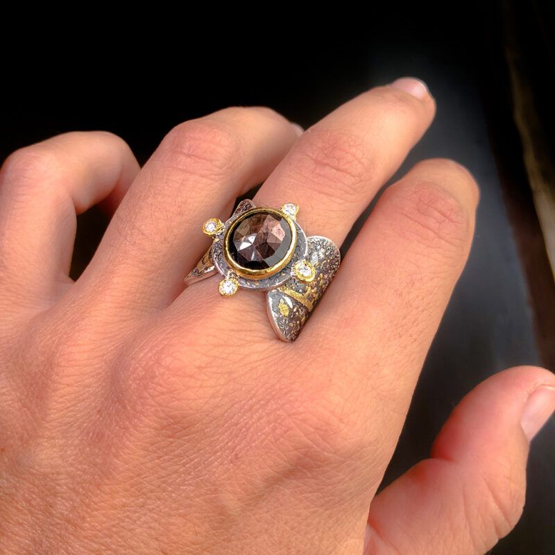 Ring mit Saphir und Diamant aus Sterlingsilber und 22 Karat Gold 03