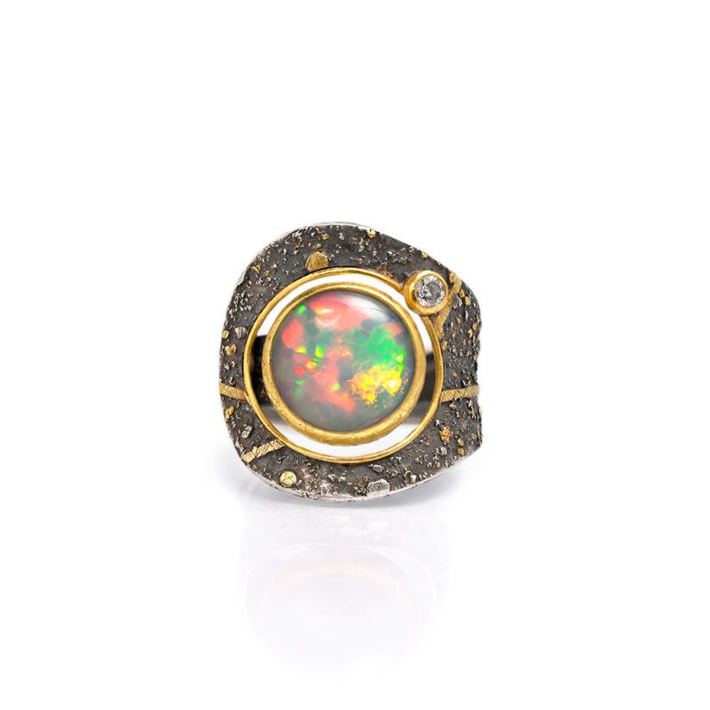 Anillo redondo de opalo blanco y diamante plata y oro de 22k 01