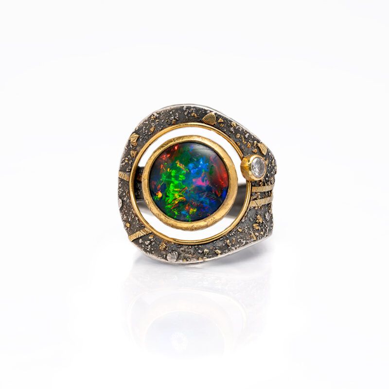 Anillo redondo de opalo negro y diamante plata y oro 22k 02