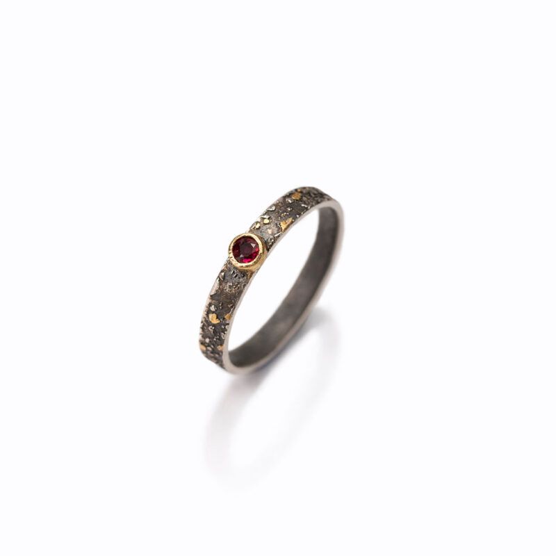 anillo apilable de rubi facetado oro y plata 02