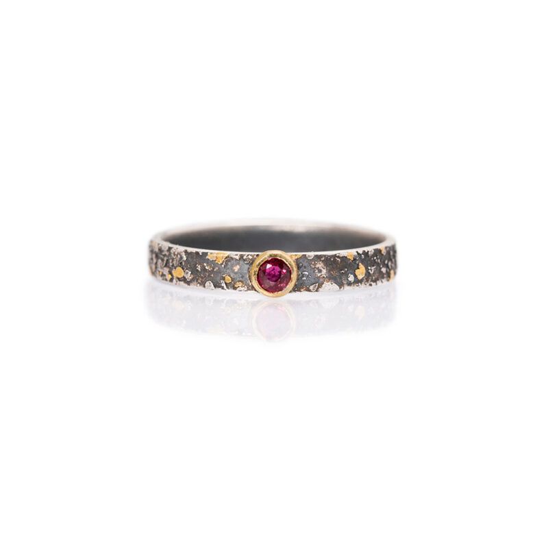 anillo apilable de rubi facetado oro y plata